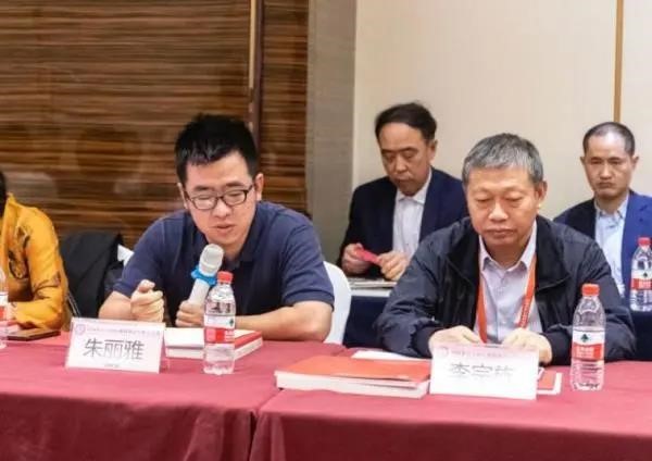 罗罡博士代表发言